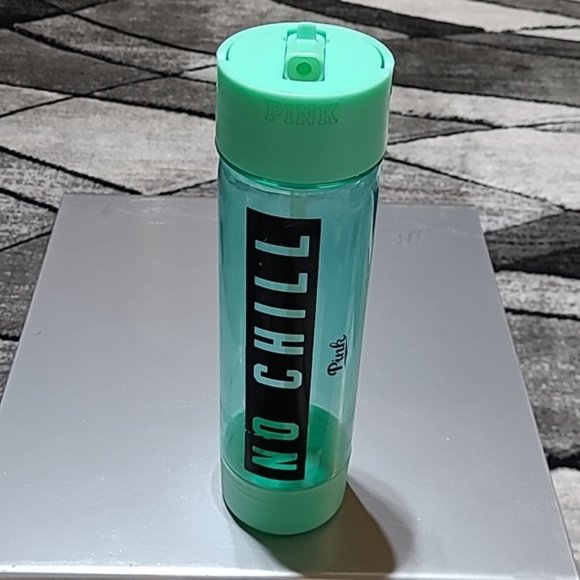 VINTAGE VS PINK NO CHILL 24OZ WATER BOTTLE - Picture 2 of 16